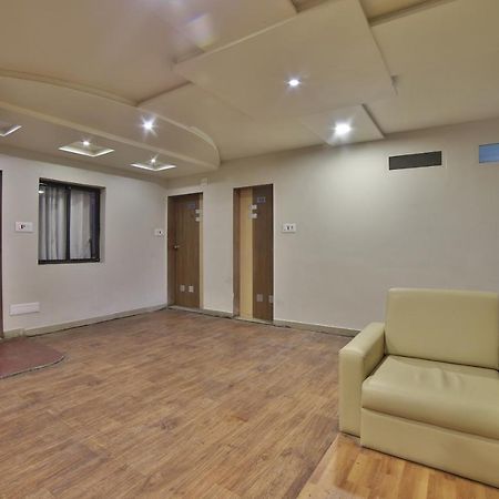 Oyo 41929 Hotel Loyal Residency Jamnagar Exterior photo