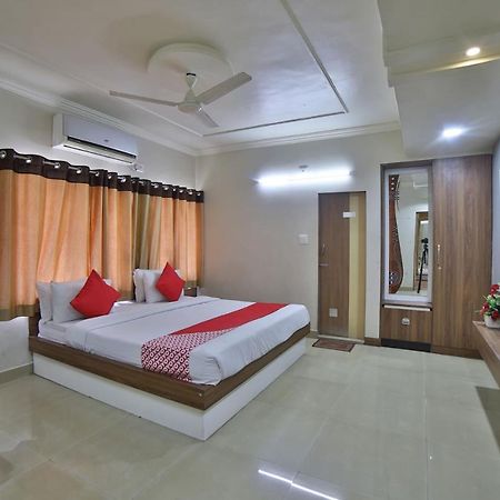 Oyo 41929 Hotel Loyal Residency Jamnagar Exterior photo
