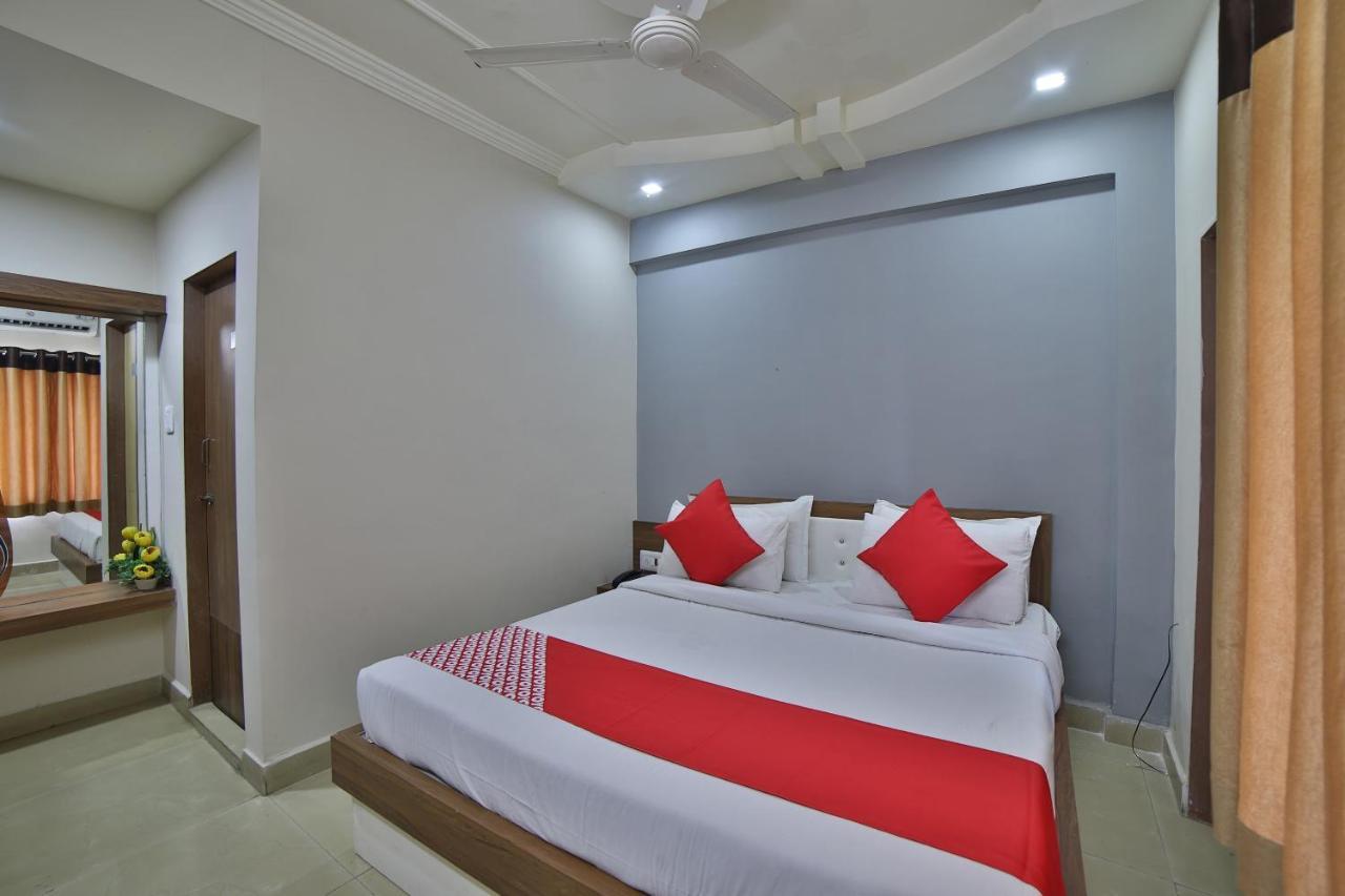 Oyo 41929 Hotel Loyal Residency Jamnagar Exterior photo