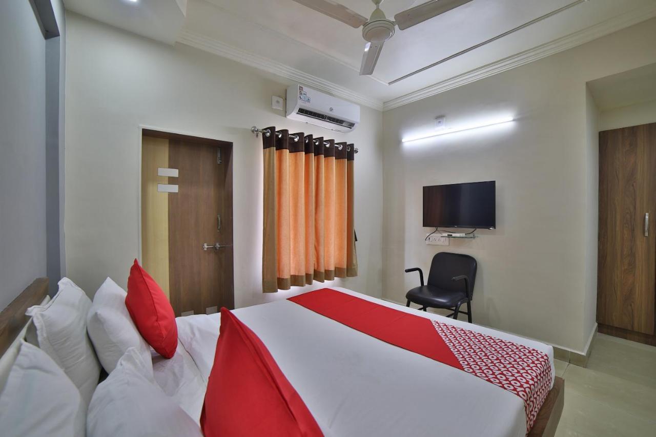 Oyo 41929 Hotel Loyal Residency Jamnagar Exterior photo