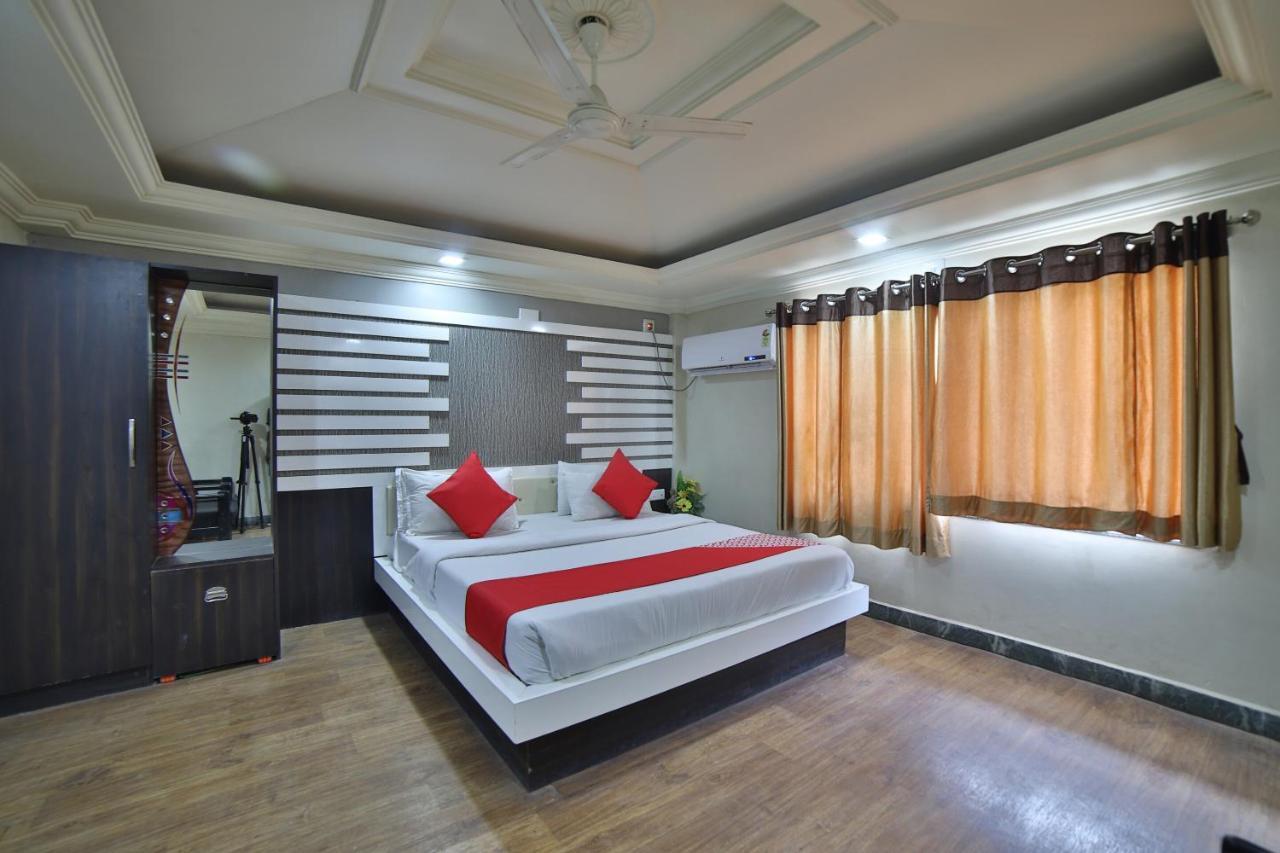 Oyo 41929 Hotel Loyal Residency Jamnagar Exterior photo